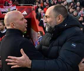 斯洛特换人惹怒球迷，利物浦十亿豪阵频现危机，欧冠出局或将导致下课