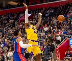 东契奇32分&amp;绝平3分不中老詹12+10 活塞终结湖人9连胜